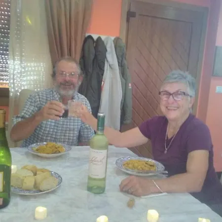 Homestay Doble En Chalet Con Piscina